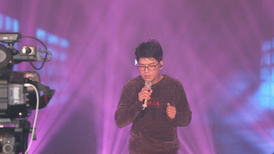 mile米乐光电2019年联欢晚会\歌曲-一生中最爱jpg